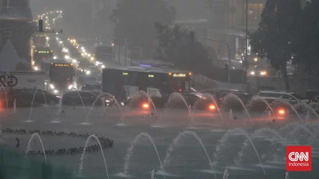 Pakar Ungkap Potensi Hujan Ekstrem Jabodetabek Besok, Cek Mekanismenya