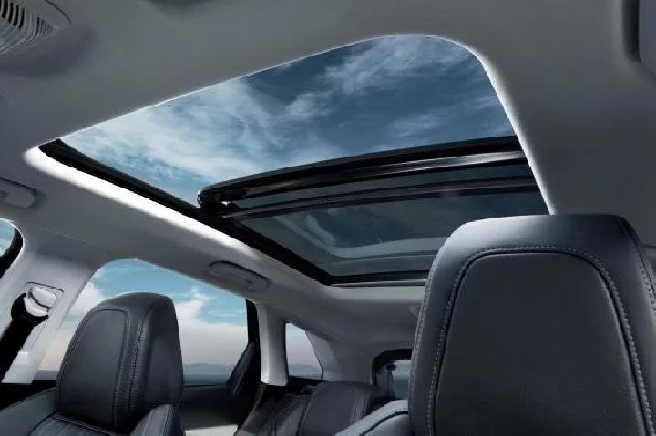 10 Mobil Panoramic Sunroof Terbaik di Bawah Rp 500 Juta