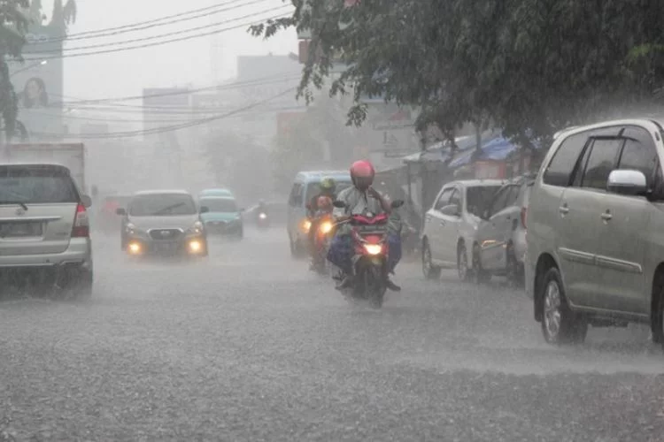 Mengenal Peristiwa Monsoon Asia Penyebab Hujan Tahun Baru di Indonesia