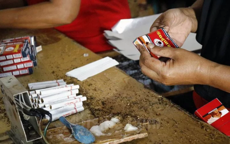 Pengusaha Tolak Rencana Jokowi Larang Penjualan Rokok Eceran