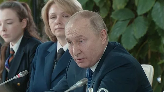 Duet Putin dan Wanita Ini Bungkam Amerika & Barat Lewat Rubel