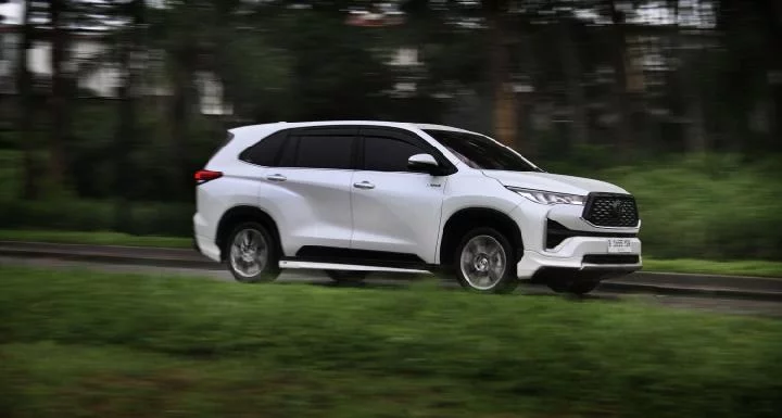 Menguji Kecanggihan Fitur Toyota Safety Sense Kijang Innova Zenix Hybrid