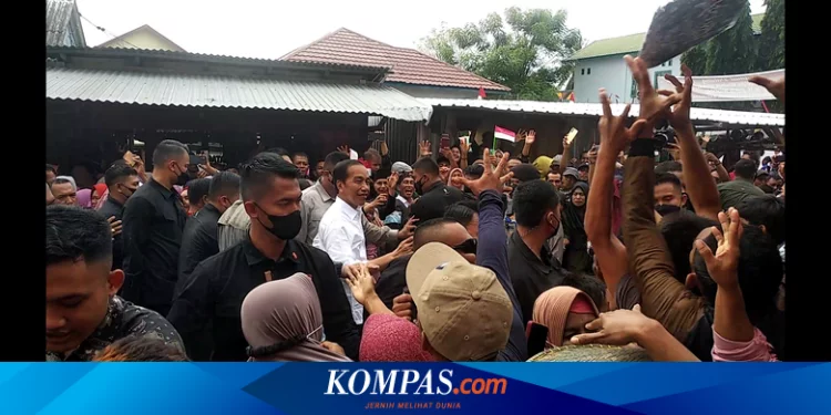 Rombongan Jokowi Dihadang Warga Beratribut PDI-P, Ini Penjelasan Istana