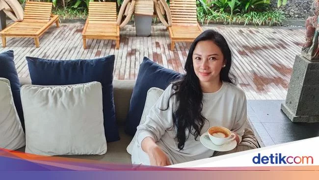 8 Pesona Tata Cahyani Eks Istri Tommy Soeharto, Awet Muda Bak 'Diformalin'