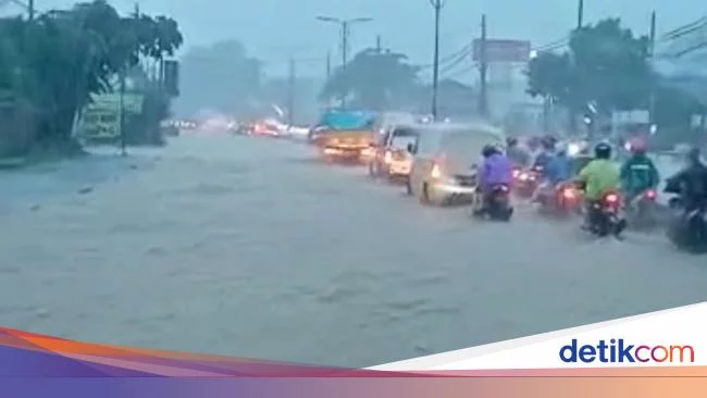 Jalan Pantura Semarang Banjir, Pemotor Disarankan Cari Jalur Alternatif
