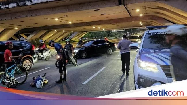 Kecelakaan Sepeda Terjadi di Turunan Fly Over Semanggi Arah Sudirman
