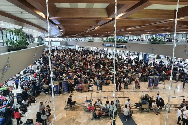 Ratusan Penerbangan di Bandara Manila Tertunda, Penumpang Terlantar
