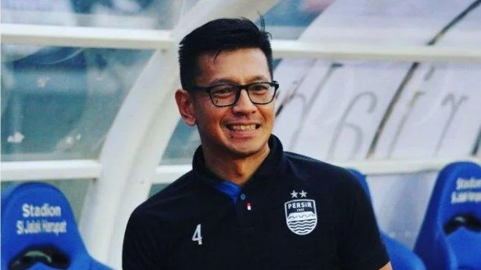 Unggahan Teddy Tjahjono & Curiga Bobotoh Soal Waktu Pengumuman Pemain Baru Persib, Ungkap Ini - Tribun-bali.com