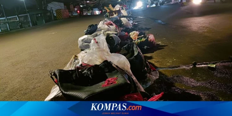 Sampah "Berbaris" di Tengah Jalan, Camat Ciledug Enggan Sediakan TPS karena Alasan Ini...