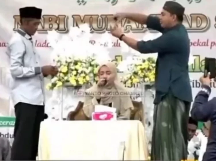 Heboh Soal Qoriah Internasional Disawer di Acara Maulid Nabi, Kiyai Cholil Nafis Murka: Hentikan Acara!