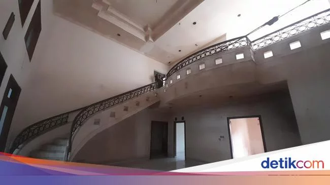 Bu Eny 'Rumah Mewah Terbengkalai' Didampingi Psikiater, Begini Kondisinya