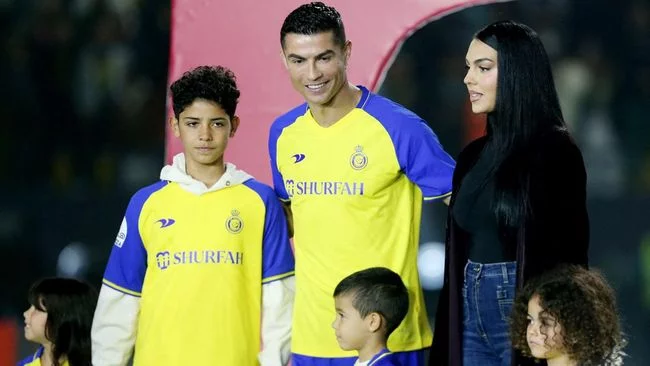 Ronaldo Langgar Aturan 'Kumpul Kebo' di Arab Saudi