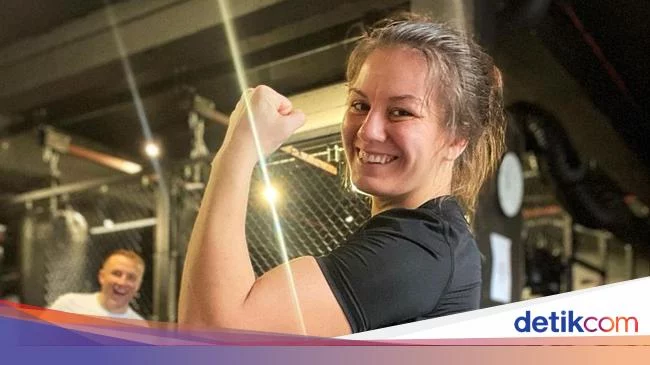 Model Dewasa Dilabrak Wanita Gegara Cemburu Suaminya Satu Tempat Gym