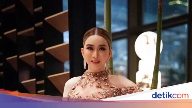 Foto Anne Jakrajutatip Pemilik Miss Universe Blak-blakan Ngaku Transgender