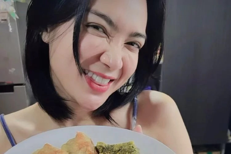 Tak jago main lato lato, tapi Wika Salim ternyata bisa bikin nasi goreng, netizen: Tapi terlihat gak enak