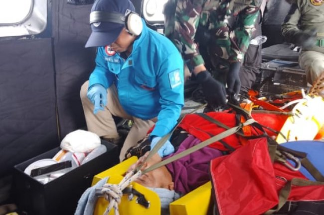 Sujud Syukur Brigjen TNI Supriono Saat Kapolda Jambi dan Rombongan Berhasil Dievakusi