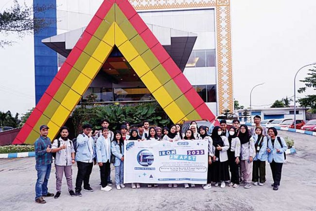 Mahasiswa Hubungan Internasional Unri Dituntun Menulis Deskriptif