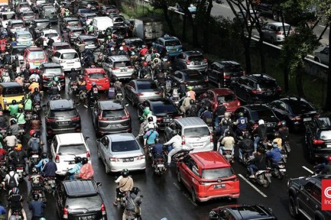 Penjualan Kendaraan Tinggi Bikin Macet: Dibenci tapi Disayang