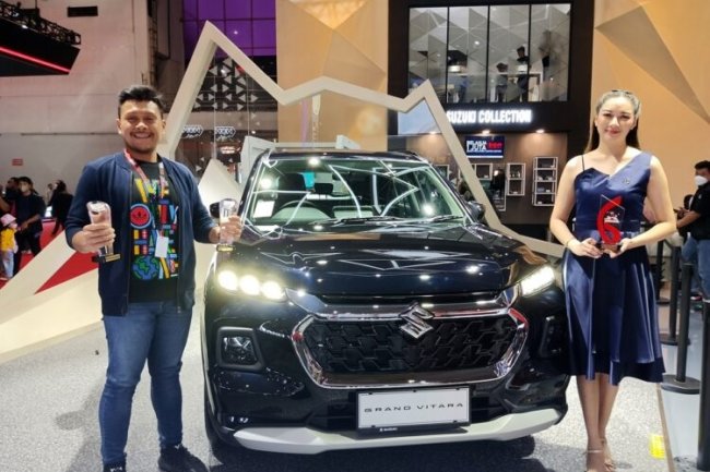 Suzuki Grand Vitara Curi Perhatian di Pameran Otomotif IIMS 2023