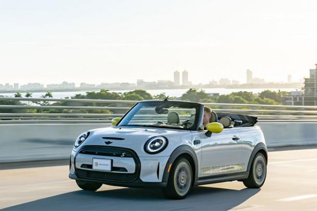 Mini Cooper SE Convertible Pakai Velg Alumunium Daur Ulang