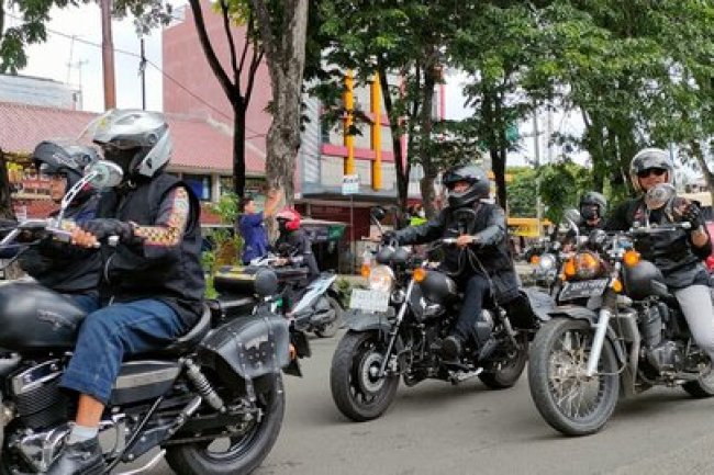 Sambil Riding ke IIMS, Adira Finance Tawarkan Pembiayaan Kendaraan Listrik