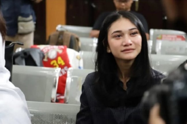 Isak Tangis Putri Cantik Hendra Kurniawan Pecah Usai Dengar Putusan Vonis 3 Tahun Penjara