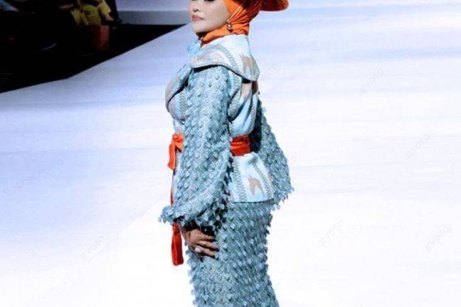 Motif dan Tenun Bombana Berkibar di Panggung Internasional