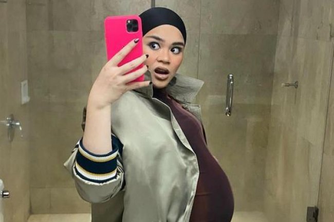 6 Potret Sivia Azizah yang Tetap Tampil Gaya nan Nyentrik Ditengah Kehamilan Anak Pertama