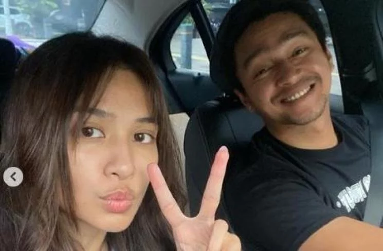 Mikha Tambayong Selfie di Mobil Bareng Suami, Rambutnya Bikin Salfok