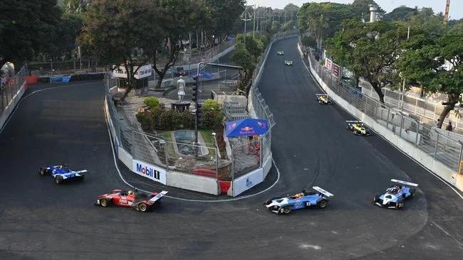 Reaksi Netizen Usai Formula E India Kacau, Mobil-Motor Masuk Sirkuit