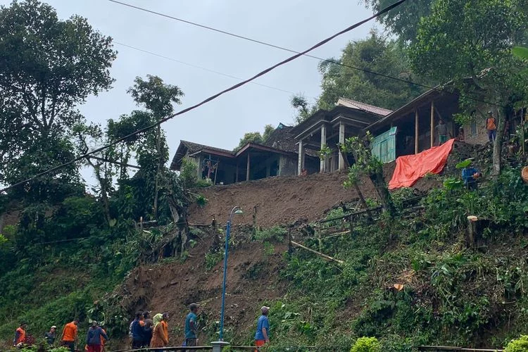 Lagi, 4 Peristiwa Tanah Longsor Terjang Poncol Magetan