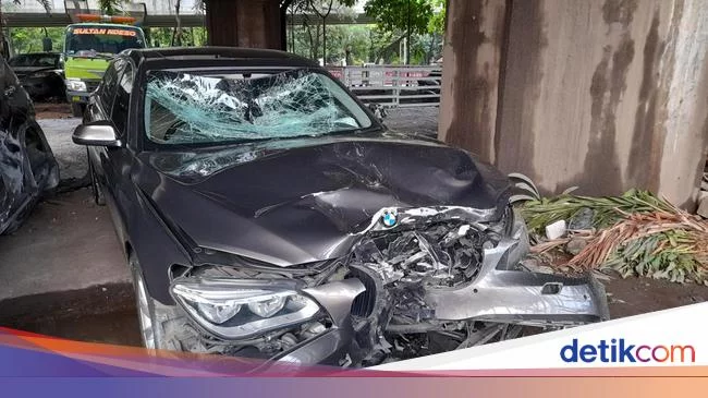 BMW Lawan Arah Tabrak Tewas Pemotor, Ini 5 Keterangan dari Polisi