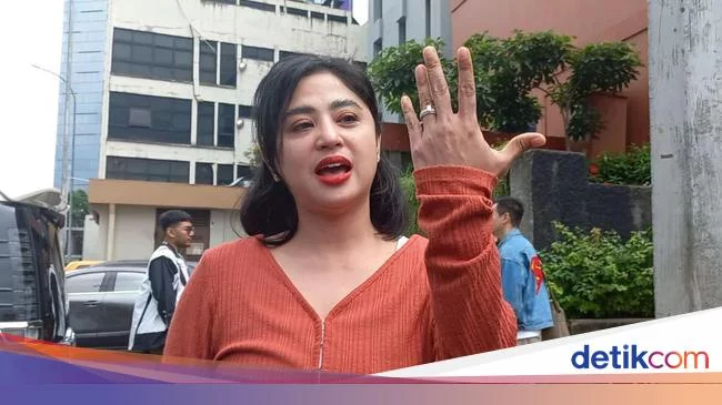 Dewi Perssik Tahu Masa Lalu Pilot Rully: Dia Dulu Bandel