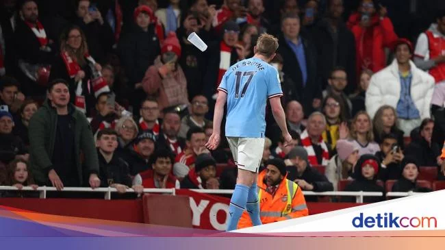 Arsenal vs Man City: FA Selidiki Pelemparan Botol ke Arah De Bruyne