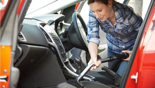 Tips Mudah Bikin Interior Mobil Jadi Harum