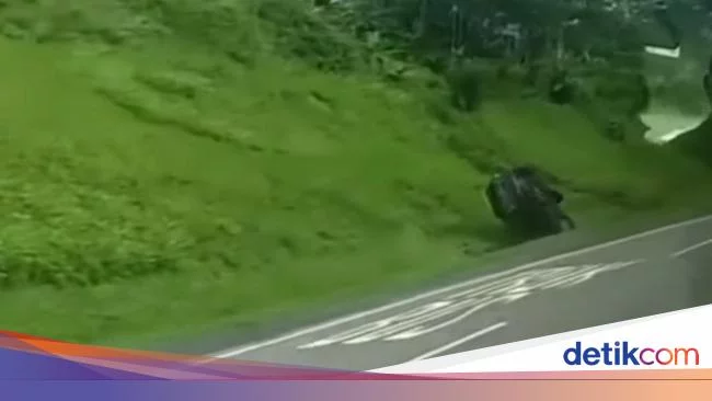 Belajar dari Kecelakaan Innova Terguling di Tol Semarang-Solo Usai Nyalip Truk dari Kiri Jalan