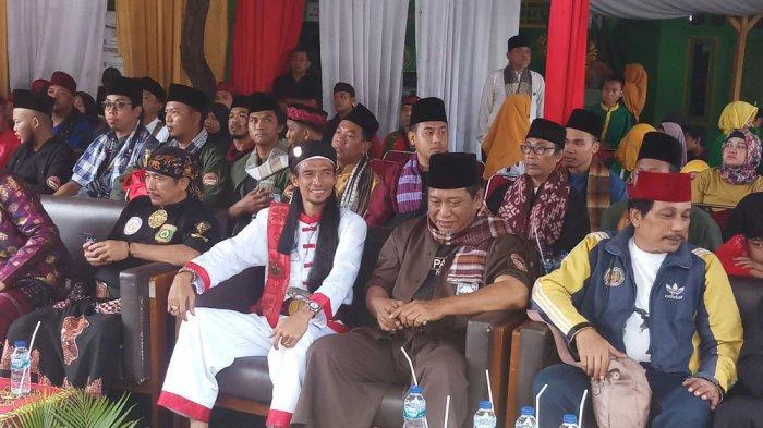 Jelang Pemilu 2024, Presiden PKS Ahmad Syaikhu Dapat Golok dari FSPI, Dianggap Dekat dengan Pendekar