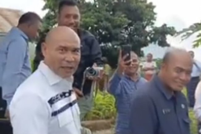 Viral Video Gubernur NTT saat Ditanya Masuk Sekolah Jam 5.30 Pagi: Kau Celup!