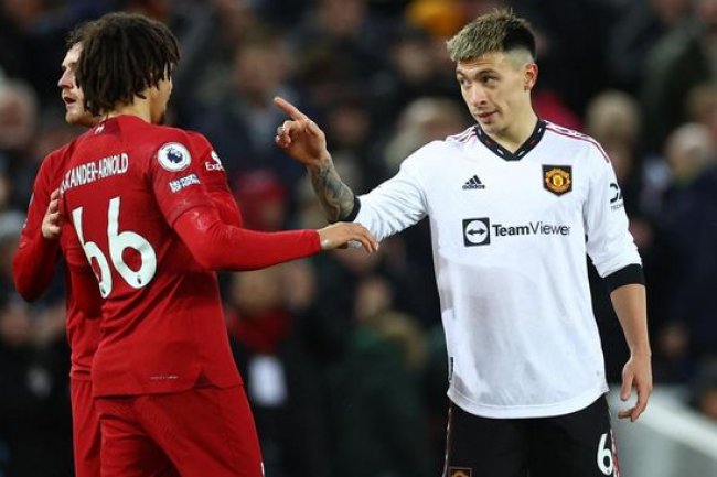 Viral Salah 'Ayam-ayamin' Martinez Saat Liverpool Bantai MU