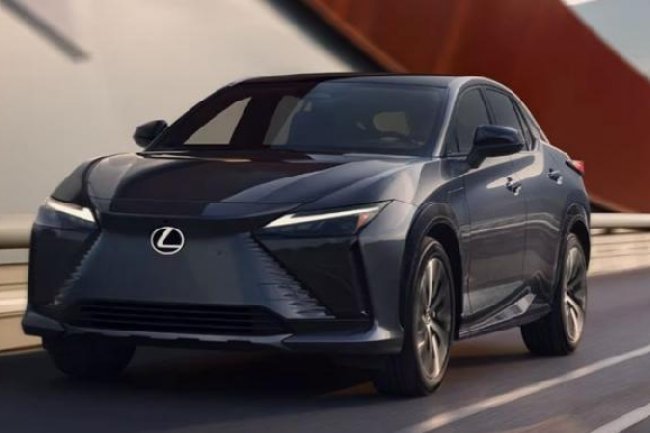 Mobil Premium Ramaikan Gaikindo Jakarta Auto Week 2023