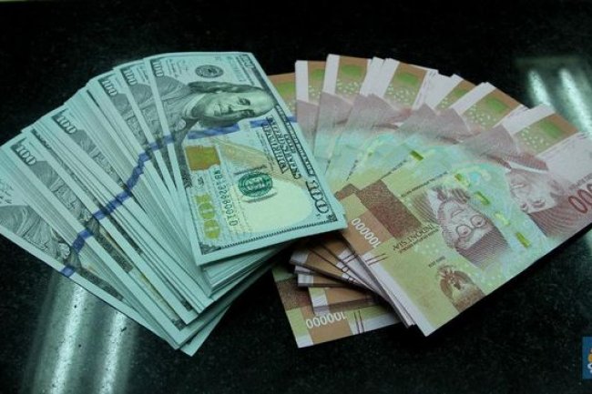 Powell Effect Mulai Terasa, Rupiah Jeblok ke Atas Rp 15.300