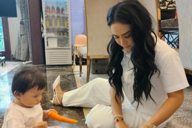 Rela Mampir Jauh-jauh demi Beri Kado Lucu ke Baby Ameena, Krisdayanti Curhat Perasaannya Masuk Fase Nenek-nenek