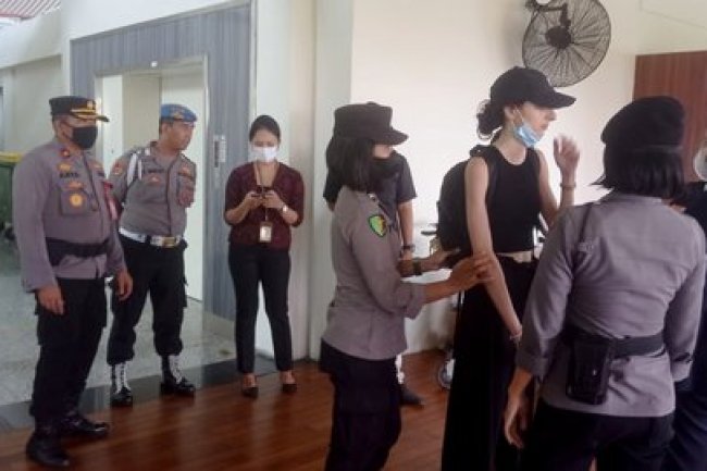 Bule Prancis Ngamuk dan Bikin Gaduh di Bandara I Gusti Ngurah Rai
