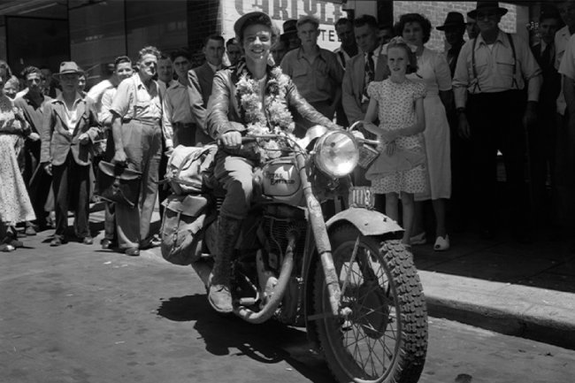 Terus Tumbuh, Royal Enfield Dukung Lady Bikers di Hari Perempuan Internasional