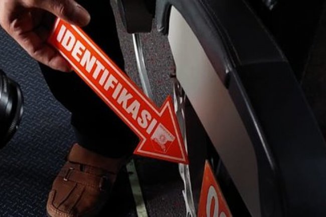 Polisi Olah TKP Penembakan Pesawat Trigana Air