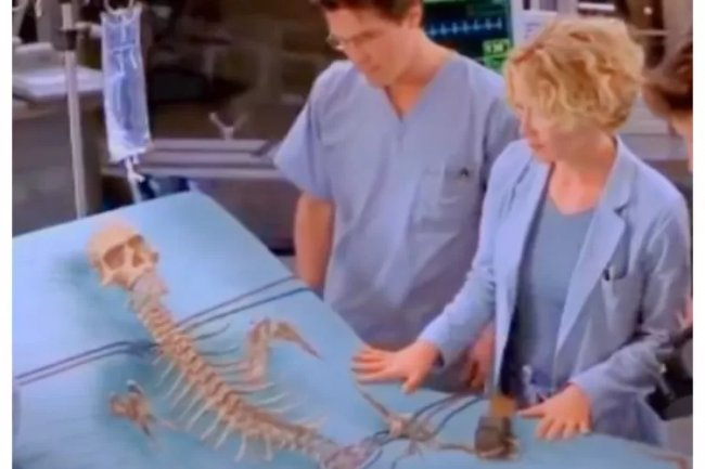 Sinopsis Film Hollow Man, Manusia Transparan Eksperimen Medis!