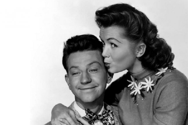 Review dan Sinopsis Film I Love Melvin 1953: Kisah Asmara Fotografer Majalah dengan Aktris