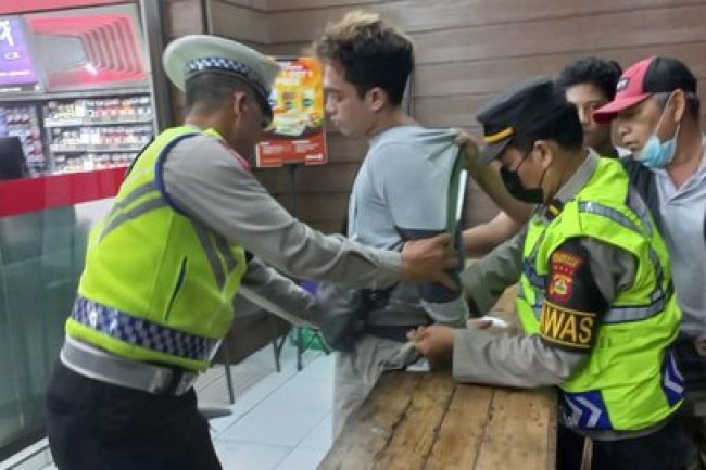 Mabuk Pil Koplo, Seorang Pria di Bali 'Ajak Duel' Mesin ATM BCA