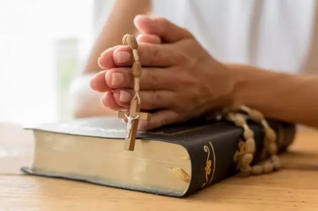 Susunan Doa Rosario Peristiwa Peristiwa Gembira Tanggal 8 Mei 2023