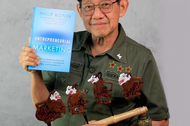 Luncurkan Buku Internasional di Swiss, Hermawan Kartajaya Adopsi Konsep Punokawan dan Pandawa | Berita Malang Hari Ini | Malang Posco Media